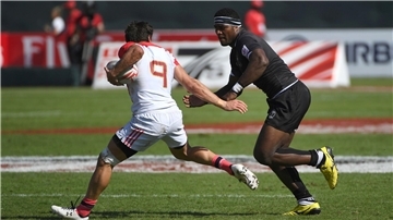 Der Rugby-Spieler Masivesi Dakuwaqa (r) soll einen Mitspieler gebissen haben.