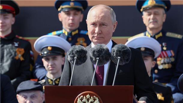 Putin gibt sich als Opfer des eigenen Kriegs Der russische Präsident Wladimir Putin hält eine Rede am Jahrestag des sowjetischen Sieges über Nazi-Deutschland.