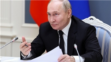 Der russische Präsident Wladimir Putin stellte sich in St. Petersburg den Fragen internationaler Nachrichtenagenturen. (Archivfoto)