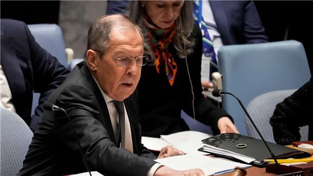 Lawrow verteidigt vor UN Einmarsch in die Ukraine Der russische Sergej Lawrow eröffnet die Sitzung des UN-Sicherheitsrats in New York.