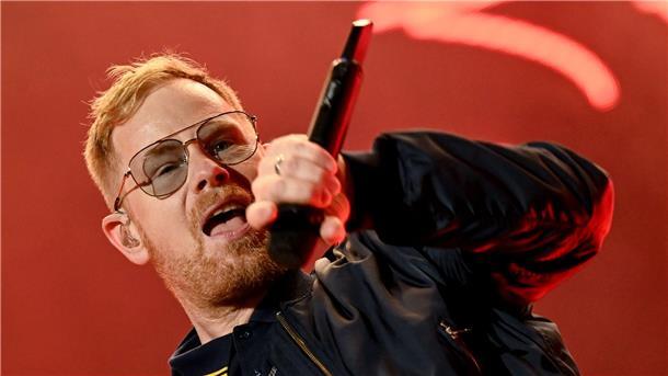 „Vergessen wie“: Peter Fox führt zurück auf den Dancefloor Der Sänger Peter Fox beim Lollapalooza Festival am Berliner Olympiastadion auf der Bühne.