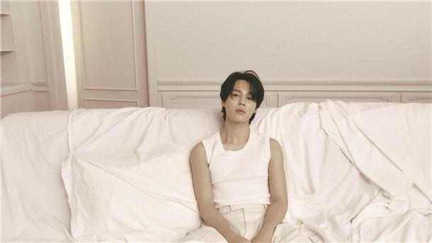 BTS-Sänger Jimin malt sich Rilke-Gedicht auf die Brust Der Sänger und Tänzer Jimin von der südkoreanischen Boyband BTS.