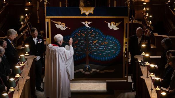 Der Salbungsschirm, der bei der Krönung verwendet wird, wurde bereits in der königlichen Kapelle im St. James’s Palace in London gesegnet.