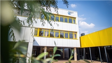 Der Sanierungsstau in den Bremerhavener Schulen ist immens. Um hier und in anderen Investitionsbereichen schneller voranzukommen, fordert Bremerhavens SPD-Vorsitzender Martin Günthner das Ende der Schuldenbremse für die Seestadt.