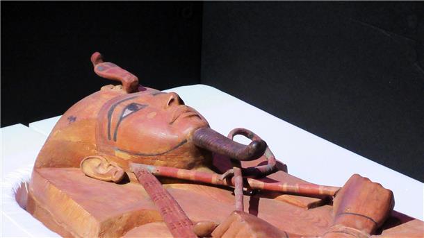 Sarkophag von Ramses II. in Paris enthüllt Der Sarkophag von Ramses II. in einer Transportkiste.