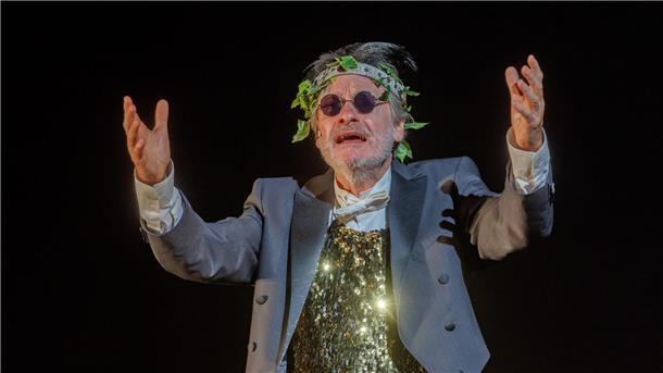 Der Schauspieler Michael Wittenborn verkörpert Teiresias in „Anthroplis I, Dionysos“.