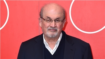 Der Schriftstellerverband PEN in Deutschland hat erneut seine Solidarität mit dem angegriffenen Autor Salman Rushdie bekundet.