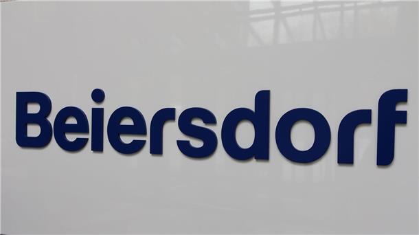 Beiersdorf steigert Gewinn und kündigt Preiserhöhungen an Der Schriftzug „Beiersdorf“.