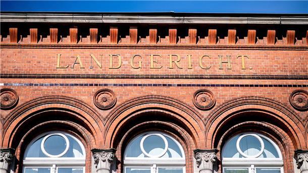 Wo sind Garweg und Staub? Hinweise zu Ex-RAF-Terrorist Der Schriftzug „Landgericht“ ist am historischen Gebäude des Landgerichts Verden im Stadtzentrum zu sehen.