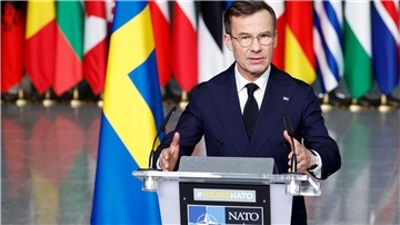 Der schwedische Ministerpräsident Ulf Kristersson spricht bei der Zeremonie zur Aufnahme Schwedens in die Nato in Brüssel.
