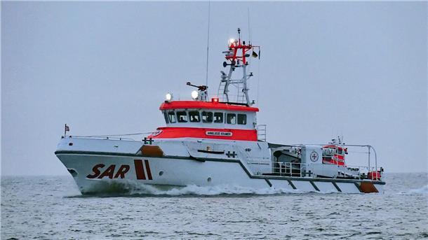 Drei Brüder bei Bernsteinsuche vor Nordsee-Flut gerettet Der Seenotrettungskreuzer „Anneliese Kramer“ im Einsatz in der Nordsee (2021).