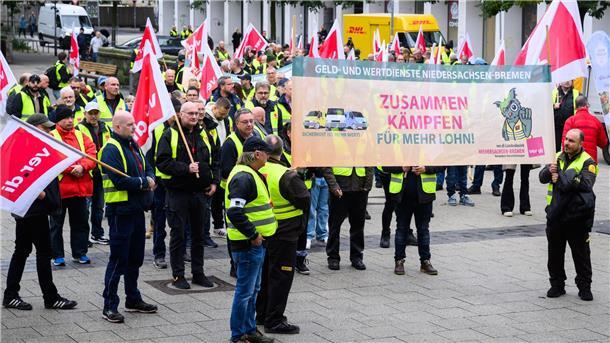 Streik der Geldtransporter - 200 bei Kundgebung in Hannover Der seit Montag laufende Warnstreik soll am Mittwoch weitergehen.
