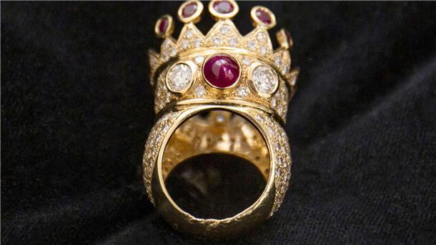 Ring von Tupac Shakur für eine Million Dollar versteigert Der selbst entworfene Ring des Rappers Tupac Shakur wurde versteigert.