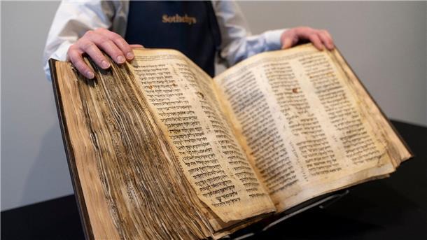 „Codex Sassoon“ für 38 Millionen Dollar versteigert Der sogenannte „Codex Sassoon“ ist für rund 38 Millionen Dollar versteigert worden.