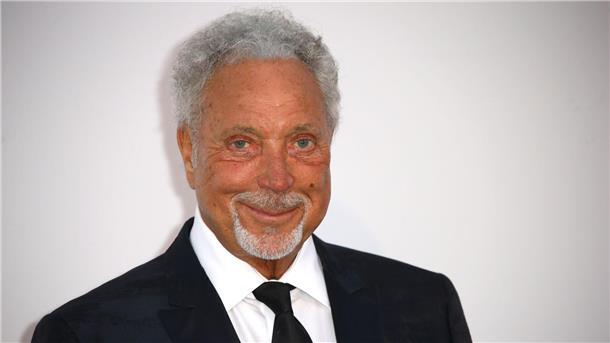 Der Song „Delilah“ sei über einen Mann, „der die Kontrolle verliert“, sagt Tom Jones.