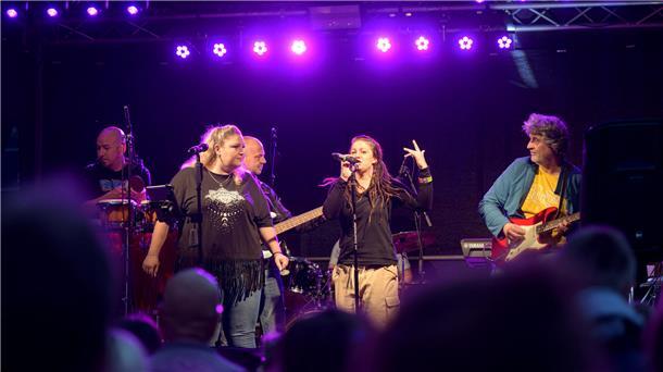 Mit großer Bildergalerie: So schön waren zwei Tage Straßenfest in der „Alten Bürger“ Der Sound der Band "Soulrender" ist geprägt von lässigem Soul, Funk und einer Prise lateinamerikanischer Musik.