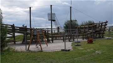 Der Spielplatz am beim Leuchtfeuer am Union-Pier ist derzeit gesperrt. Der Sand muss ausgetauscht werden, da am Samstag wegen eines technischen Defekts am Regenüberlaufbecken Mischwasser austrat.