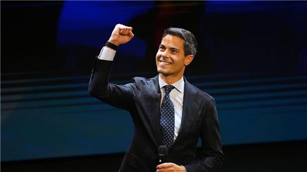 Der Spitzenkandidat der Linksliberalen, Rob Jetten, ist nach ersten Prognosen der Wahlsieger in den Niederlanden.