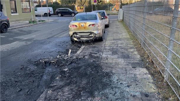 Ein ausgebranntes Auto