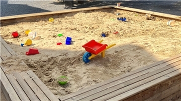 Der Stadtsankasten erfreut sich auch in diesem Jahr großer Beleibtheit bei den Kindern. Die Stadt weist aber darauf hin, Spielsachen im Sandkasten belassen.