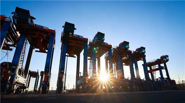 Wirtschaft befürchtet schleichende Deindustrialisierung Der Standort Deutschland verliert dem Industriepräsident Siegfried Russwurm zufolge an Wettbewerbsfähigkeit.