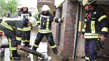 Der Starkregen im Juni 2017 bescherte den Nordenhamer Feuerwehren jede Menge Arbeit. Im ganzen Stadtgebiet standen Straßen, Keller und Garagen unter Wasser.