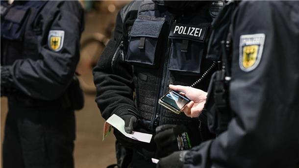 Der Streit des Ehepaars im Bremer Hauptbahnhof war so laut, dass Bundespolizisten eingriffen. (Symbolbild)