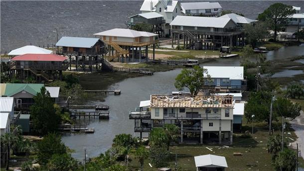 Sturmschäden durch „Idalia“ in Florida Der Sturm beschädigte zahlreiche Häuser .
