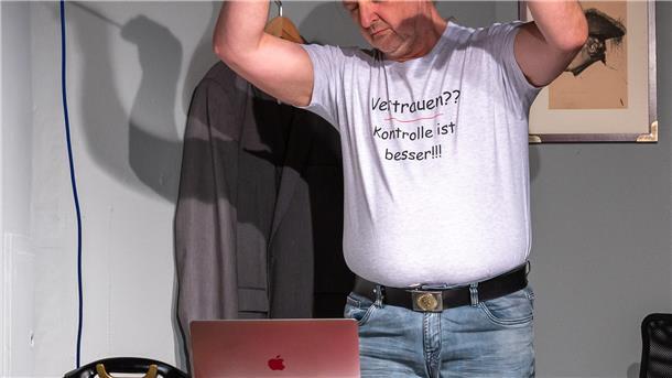 Das kreative Chaos setzt sich im Piccolo Teatro durch Suchtberater