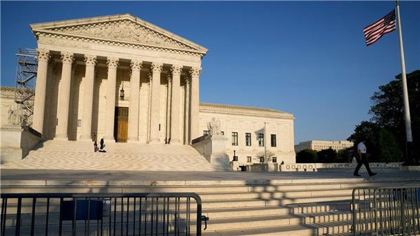 Supreme Court hält Zugang zu Abtreibungspille aufrecht Der Supreme Court der USA hält den Zugang zu einem Abtreibungsmedikament aufrecht.