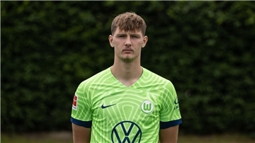 Der SV Darmstadt 98 hat den früheren Wolfsburger Bartosz Bialek verpflichtet.