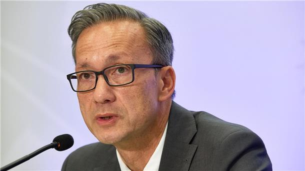 20-Jähriger soll Kind im Internet zum Suizid gedrängt haben Der Täter suchte sich verzweifelte Kinder im Internet, sagte Polizeipräsident Falk Schnabel.