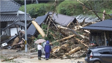 Der Taifun „Lan“ ist in Japan auf Land getroffen - und hat teils für schwere Verwüstungen gesorgt.