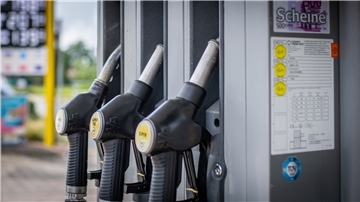 Zapfsäulen an einer Tankstelle