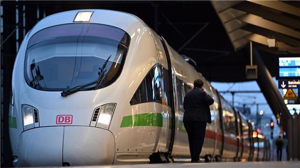 Der Tarifkonflikt bei der Bahn soll mit einer Schlichtung beigelegt werden.