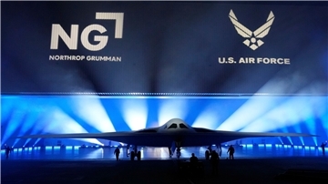 Der Tarnkappenbomber B-21 Raider ist Amerikas neuester nuklearer Tarnkappenbomber.