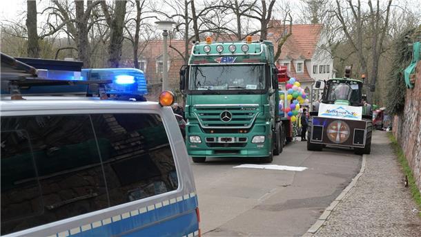 Der tödliche Unfall hatte sich direkt am Startpunkt des Halleschen Rosenmontagsumzuges ereignet.