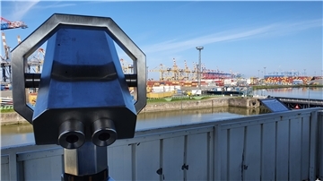 Der tolle Blick auf den Überseehafen macht den Containeraussichtsturm zu einem beliebten Ziel für Fotografen, Gäste und auch Einheimische.