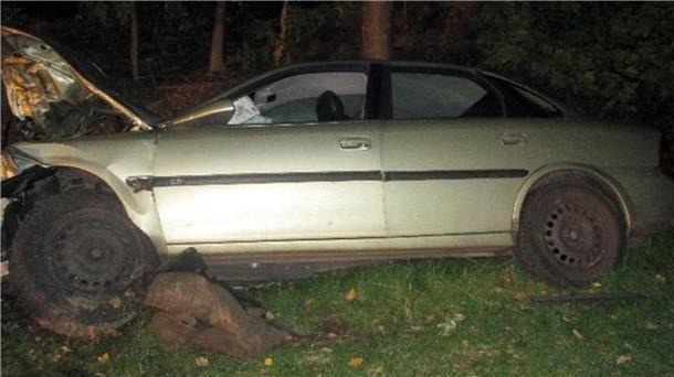 Der total beschädigte Unfallwagen in Hesedorf bei Bremervörde.