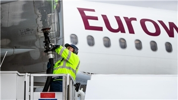 Der Treibstoff, den Flugzeuge tanken, heißt Kerosin.