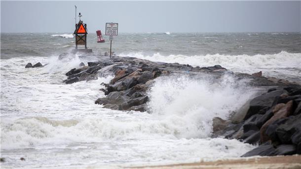 Sturm „Ophelia“ steuert auf US-Ostküste zu Der Tropensturm „Ophelia“ soll den US-Bundesstaat Virginia später am Samstag erreichen.