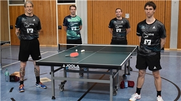 Der TSV Lunestedt will mit (von links) Elger Neumann, Martin Gluza, Matti von Harten und Martin Wille wieder eine gute Rolle in der Regionalliga Nord spielen. Anton Depperschmidt fehlt auf dem Foto.