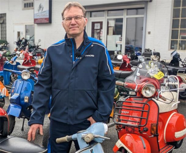Wendige Flitzer: So fährt man sicher auf dem Motorroller Der TÜV NORD-Sachverständige Matthias Wertz fährt mit dem Motorroller nicht nur auf öffentlichen Straßen, sondern auch Rennen.