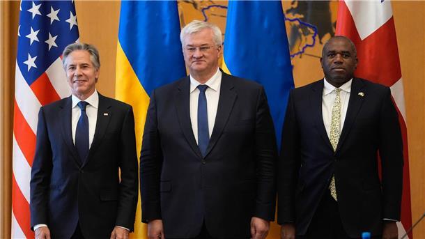 Blinken besucht Kiew - Ukraine hofft auf Weitschusserlaubnis Der ukrainische Außenminister Andrij Sybiha traf seine beiden Amtskollegen Antony Blinken und David Lammy zu Gesprächen.
