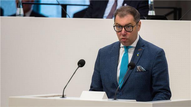 Ukrainischer Botschafter: „Fühlen uns im dritten Weltkrieg“ Der ukrainische Botschafter Makeiev sprach im niedersächsischen Landtag über den Krieg in seinem Land.