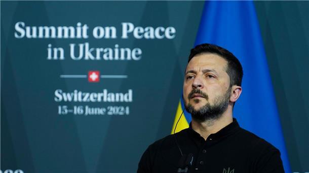 Selenskyj: Erster Schritt zum Frieden getan Der ukrainische Präsident Wolodymyr Selenskyj bei einer abschließenden Pressekonferenz nach der Ukraine-Friedenskonferenz.