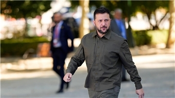 Der ukrainische Präsident Wolodymyr Selenskyj bestätigt die Lieferung und den ersten Einsatz amerikanischer ATACMS-Raketen.