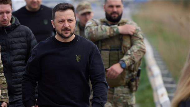 Krieg gegen die Ukraine: So ist die Lage Der ukrainische Präsident Wolodymyr Selenskyj besucht die Frontstellungen in der Region Donezk.