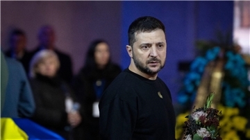 Der ukrainische Präsident Wolodymyr Selenskyj hat nach Skandalen um Korruption und Bereicherung im Staatsapparat ein entschlosseneres Vorgehen gegen Fehlverhalten angekündigt.