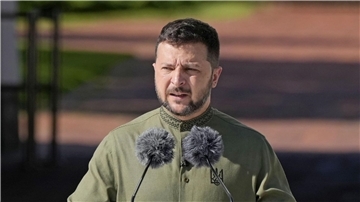 Der ukrainische Präsident Wolodymyr Selenskyj kündigt eine maximale Erhöhung der Waffenproduktion an.